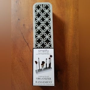 Makeup brush organizer